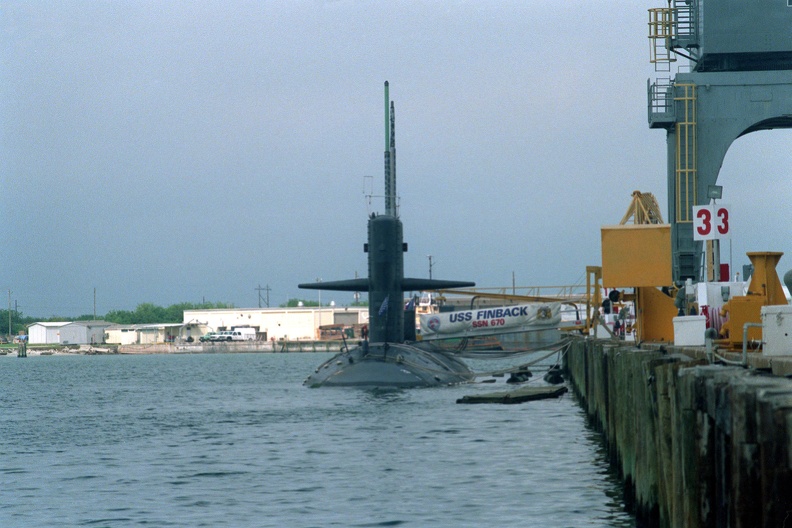 SSN 670 USS_Finback_(SSN-670) Cape Canaverl.jpg