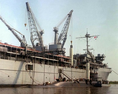 USS SIMON LAKE in Rota 37e08f17cab0