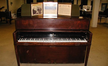 Piano on SSBN 610