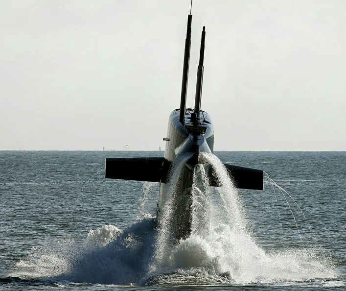 Dutch submarine 19bf530b0dfb53.jpg