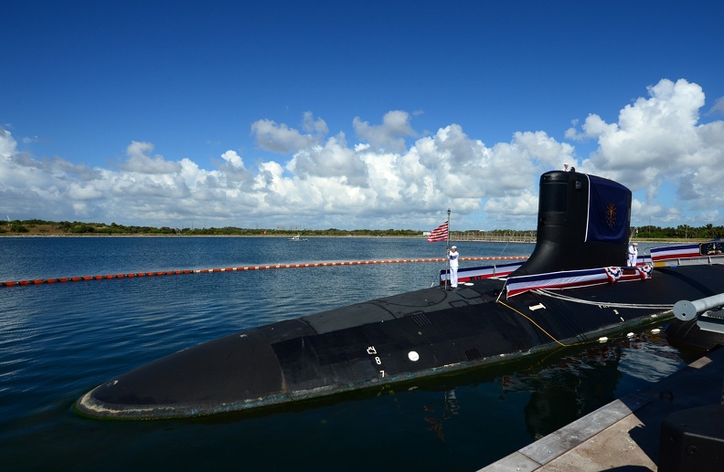 SSN 789 First_Navy_Jack_is_raised_during_the_commissioning_ceremony_of_the_USS_Indiana_(SSN-789).jpg