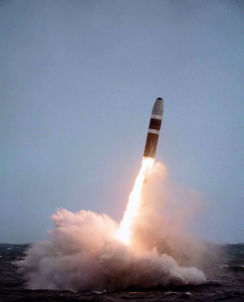 MISSILE LAUNCH 85237.jpg