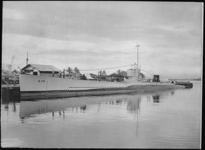 S48 (SS159). Port bow, at dock, 05-16-1931 - NARA - 520827.tif