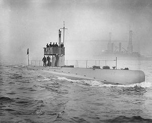 SS 19 USS D-3 underway off New York City during the October 1912 Naval Review