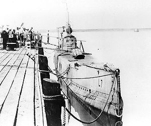 SS 46 -NH-81353_USS_L-7_in_port,_circa_1917.jpg