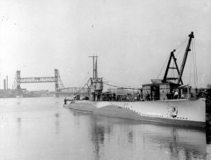 SS 118 -USS S-13 in port