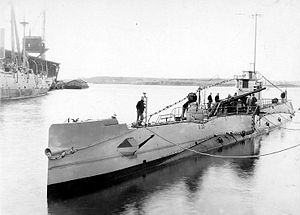SS 127-USS S-22 in port