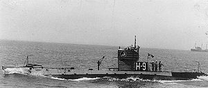SS 152-NH-53613 USS H-9 underway, circa 1922 (cropped)