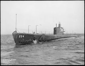 SS 204 USS Mackerel (SS204). Port bow, 03-22-1941 - NARA - 513037