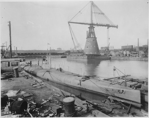 SS 26, renamed G4. Starboard bow, at dock Thrasher, 10-02-1912 - NARA - 512928.tif