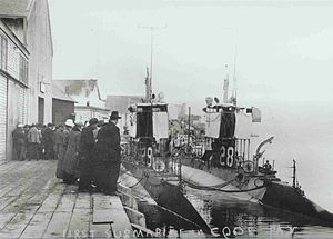 SS 29 SS 28 USS H2 300px-H1_and_H2_In_Coos_Bay.jpg