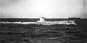 SS 91 -USS R-14 underway