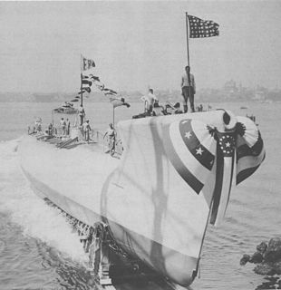 SS 437 USS_Walrus_(SS-437)_launching.jpg